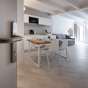 https://picalof-apartments.hotelinveneto.com